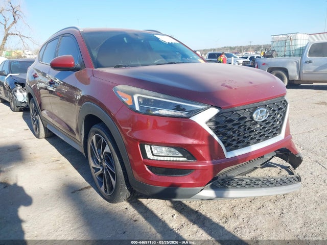 Salvage Hyundai TUCSON Image