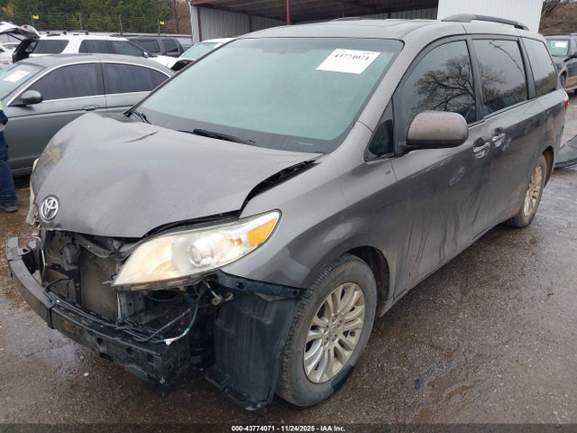 Toyota Sienna Xle 8 Passenger
