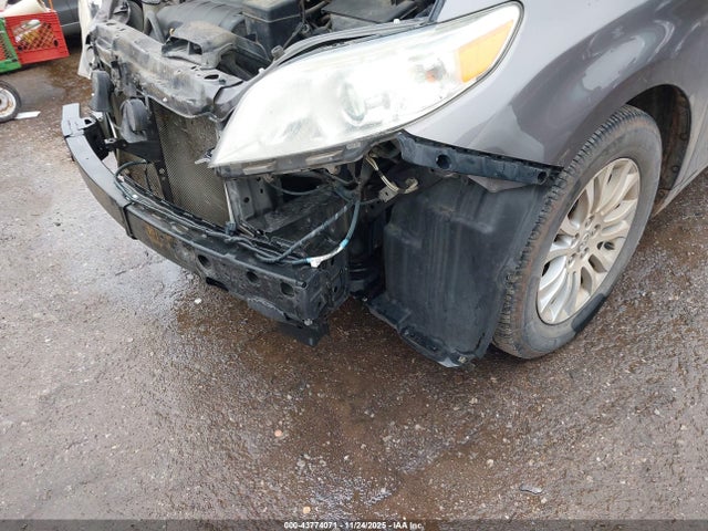 Toyota Sienna Xle 8 Passenger