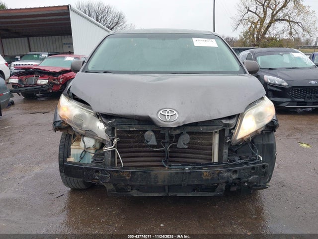 Toyota Sienna Xle 8 Passenger