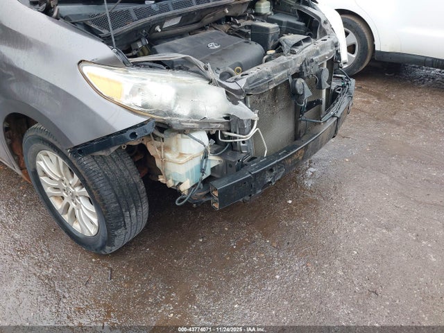 Toyota Sienna Xle 8 Passenger
