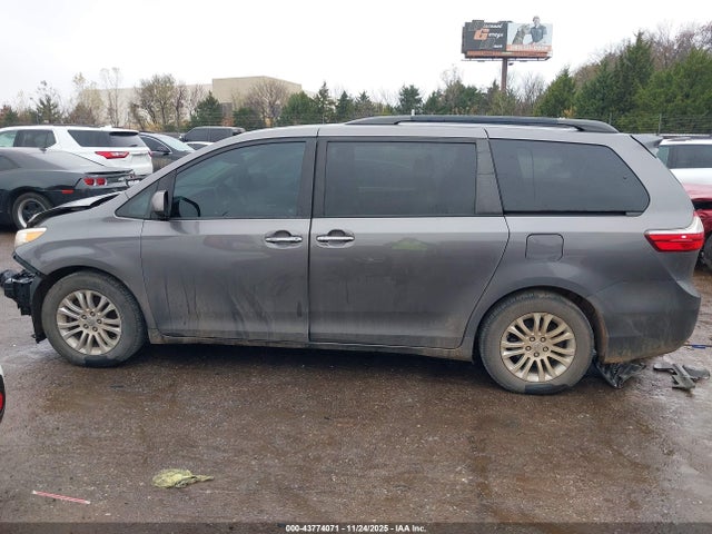 Toyota Sienna Xle 8 Passenger