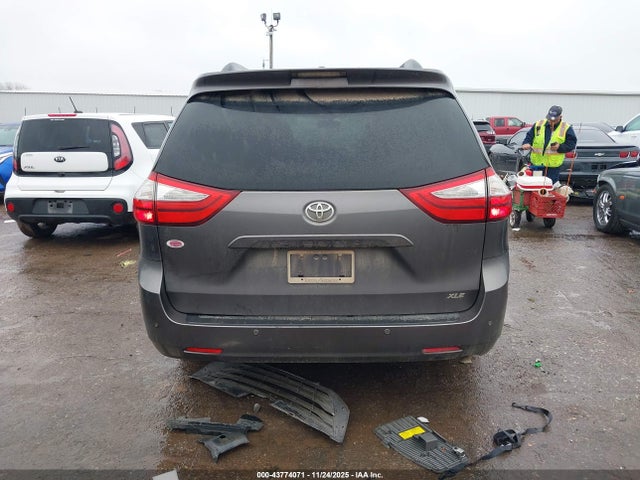 Toyota Sienna Xle 8 Passenger