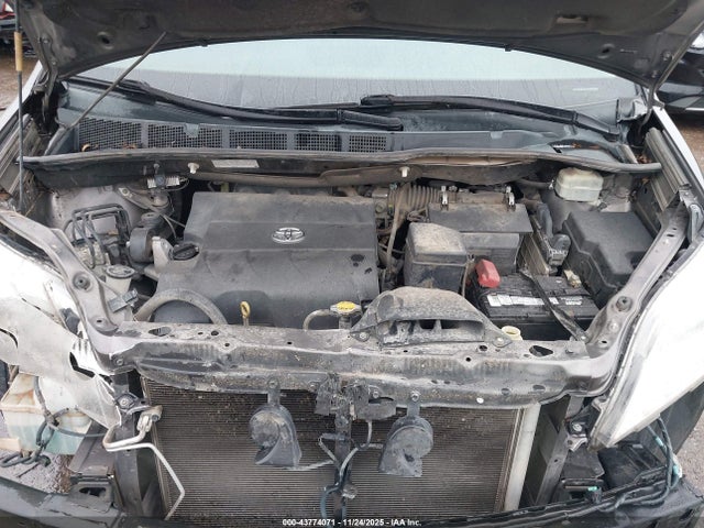 Toyota Sienna Xle 8 Passenger