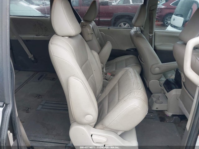 Toyota Sienna Xle 8 Passenger