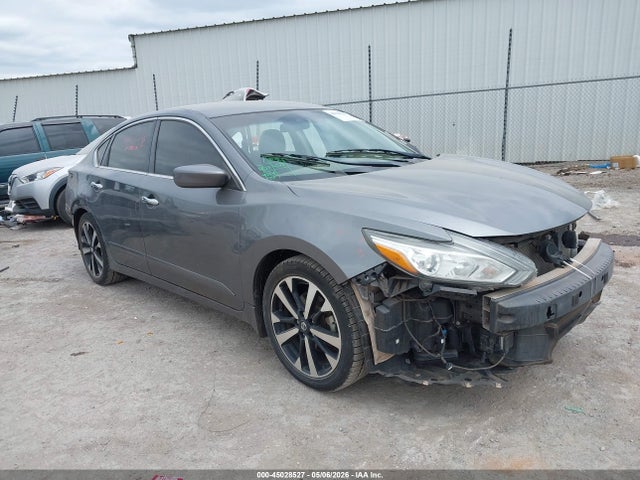 Salvage Nissan Altima Image