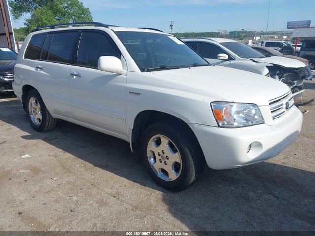 Salvage Toyota Highlander Image