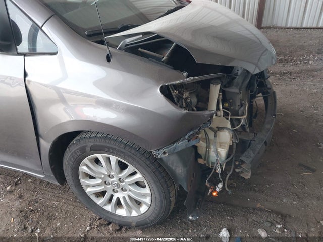 Toyota Sienna Xle V6 8 Passenger