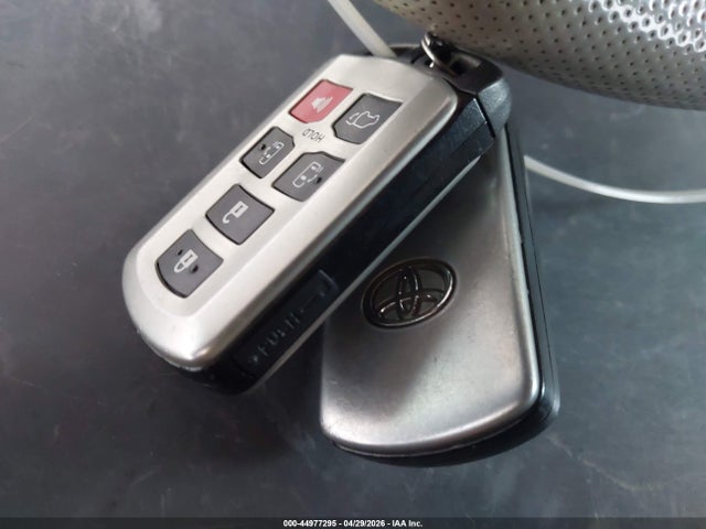 Toyota Sienna Xle V6 8 Passenger