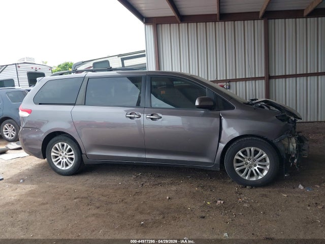 Toyota Sienna Xle V6 8 Passenger