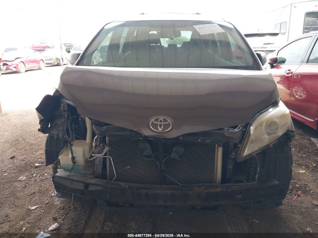 Toyota Sienna Xle V6 8 Passenger