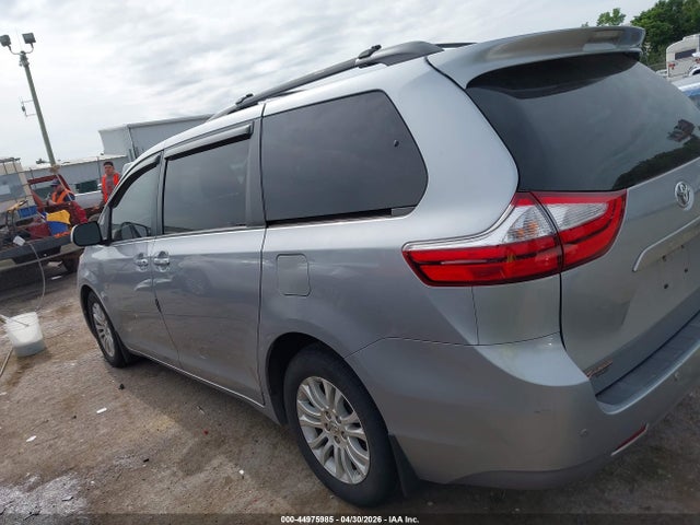 Toyota Sienna Xle 8 Passenger