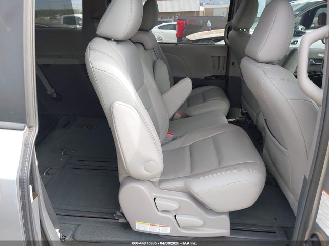 Toyota Sienna Xle 8 Passenger