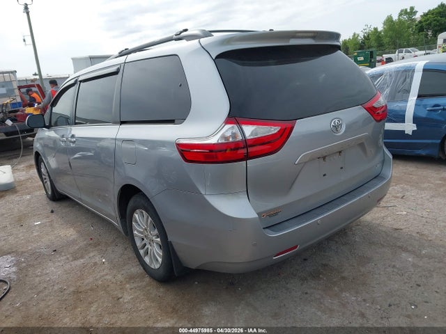 Toyota Sienna Xle 8 Passenger