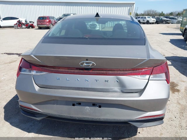 Hyundai ELANTRA Sel