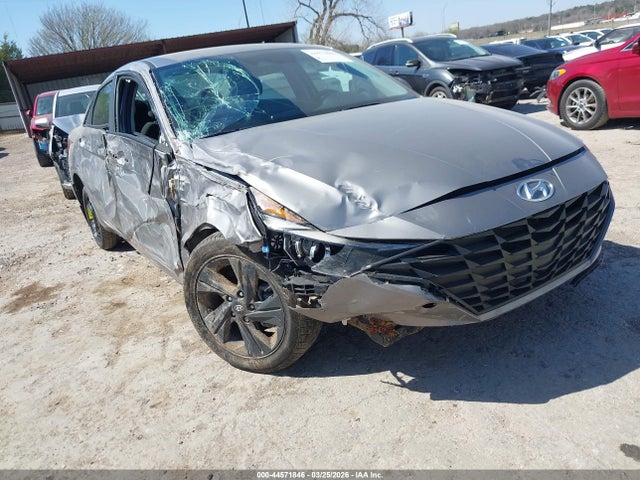 Salvage Hyundai ELANTRA Image