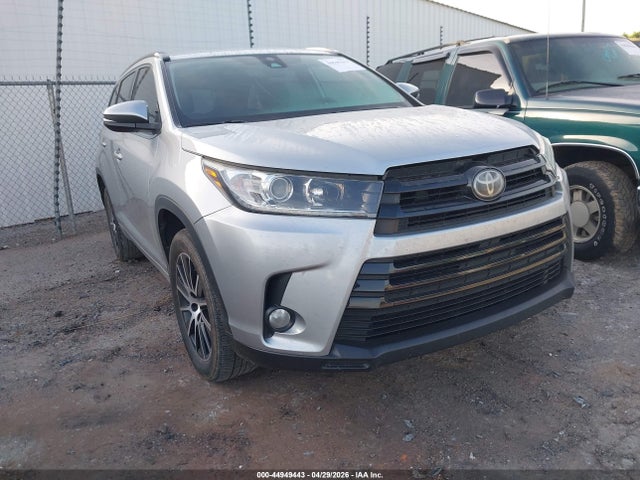 Salvage Toyota Highlander Image