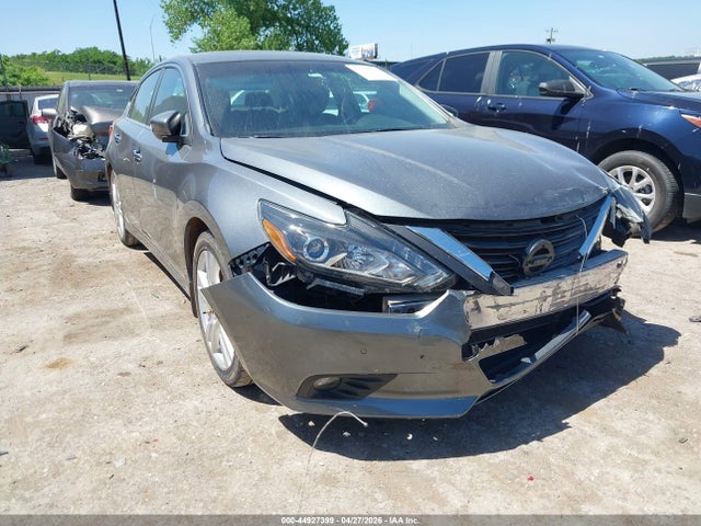 Salvage Nissan Altima Image