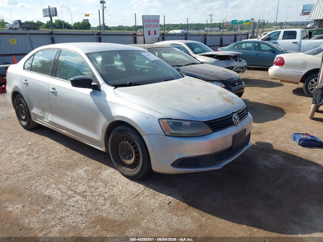 Salvage Volkswagen Jetta Image