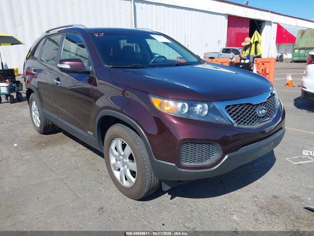 Salvage Kia Sorento Image