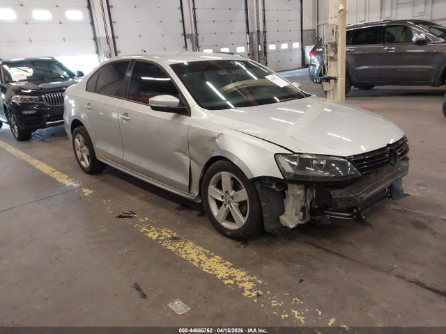 Salvage Volkswagen Jetta Image