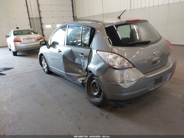Nissan Versa 1.8 S