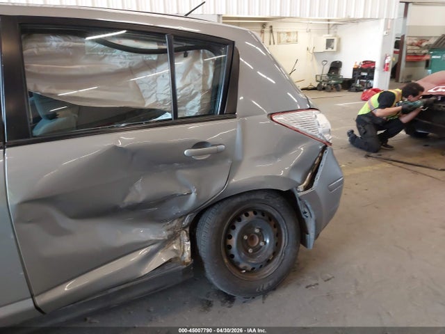 Nissan Versa 1.8 S