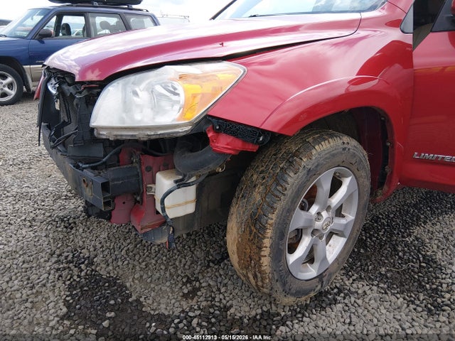 Toyota RAV4 Limited V6