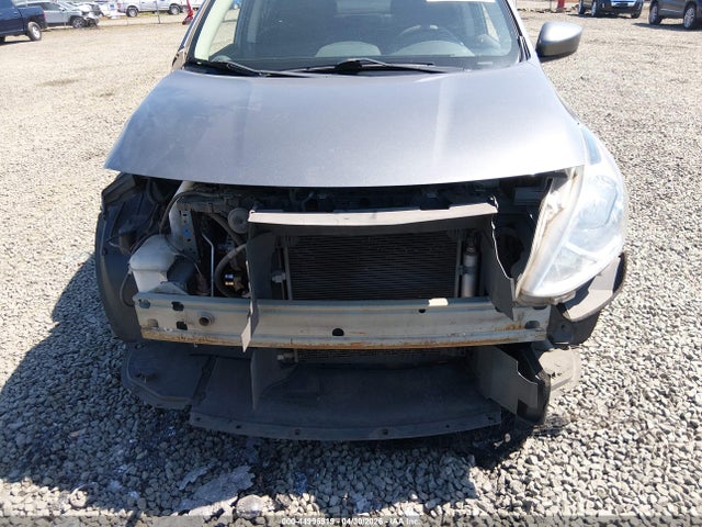 Nissan Versa 1.6 S+