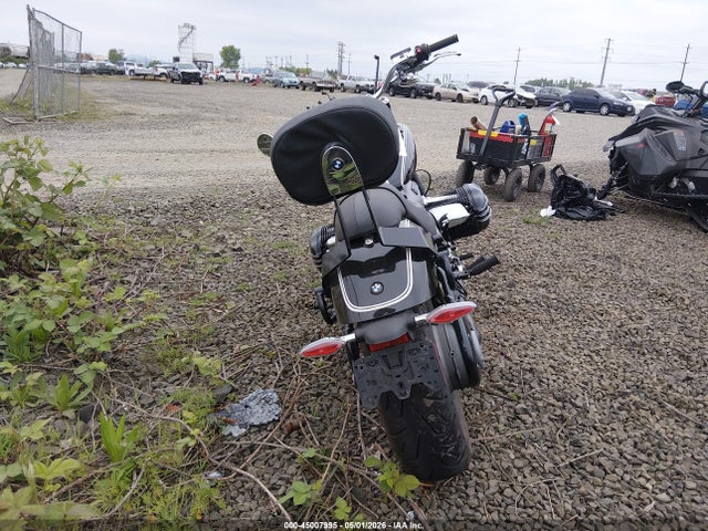 BMW R18