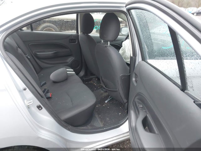 Mitsubishi Mirage Es