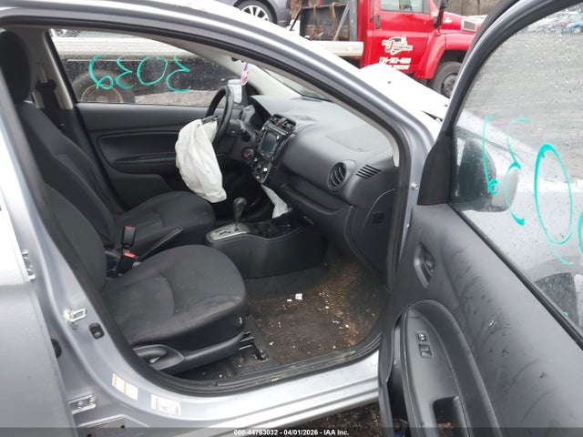 Mitsubishi Mirage Es