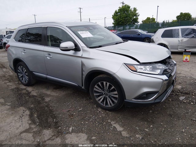 Salvage Mitsubishi Outlander Image