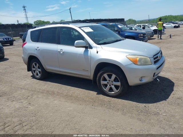 Salvage Toyota RAV4 Image