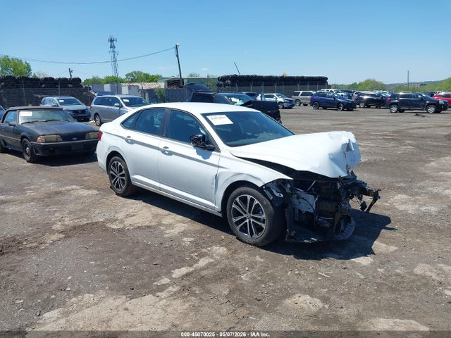 Salvage Volkswagen Jetta Image