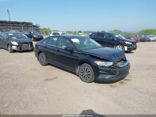 Salvage Volkswagen Jetta Image