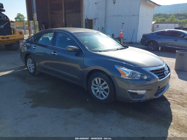 Salvage Nissan Altima Image