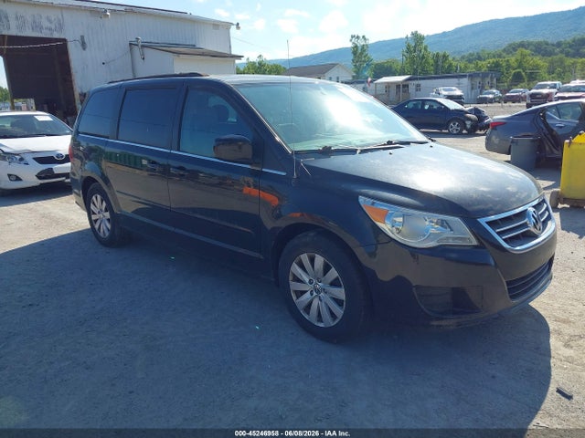 Salvage Volkswagen Routan Image