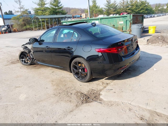 Alfa Romeo Giulia Ti Awd