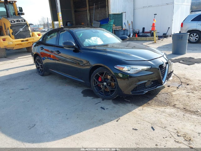 Salvage Alfa Romeo Giulia Image