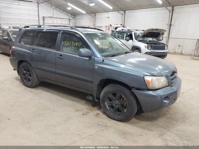 Salvage Toyota Highlander Image