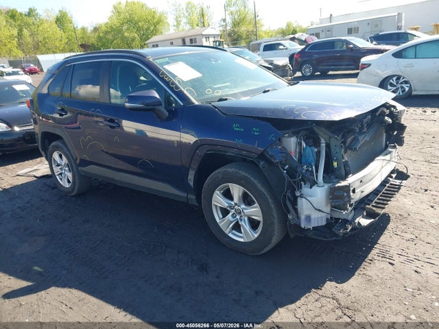 Salvage Toyota RAV4 Image