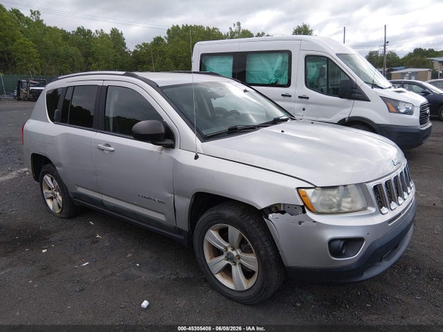 Salvage Jeep Compass Image