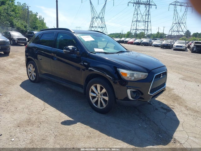 Salvage Mitsubishi Outlander Image