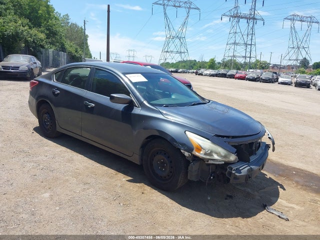 Salvage Nissan Altima Image