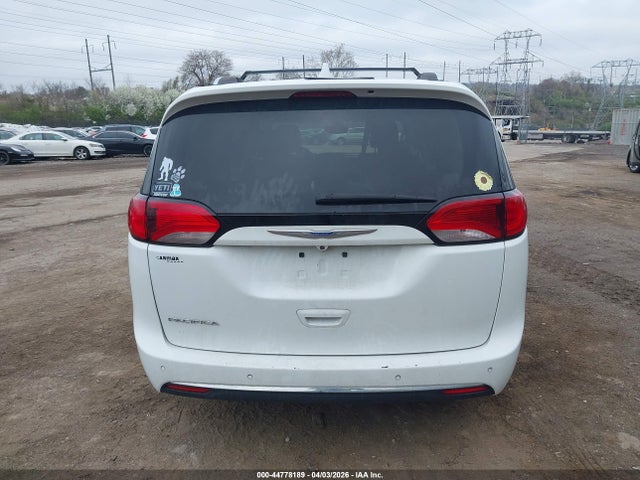 Chrysler Pacifica Touring L