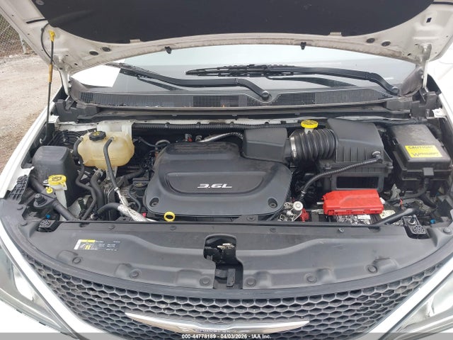 Chrysler Pacifica Touring L