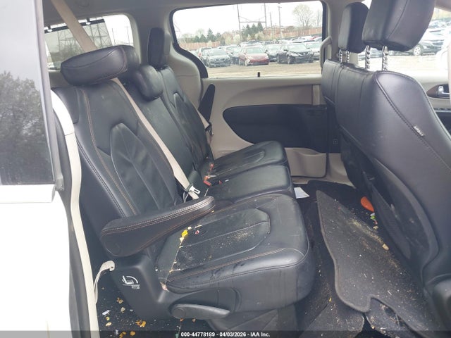 Chrysler Pacifica Touring L