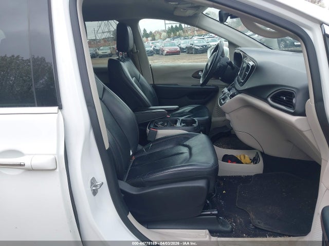 Chrysler Pacifica Touring L