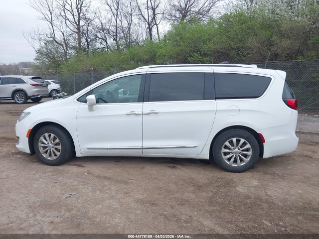 Chrysler Pacifica Touring L